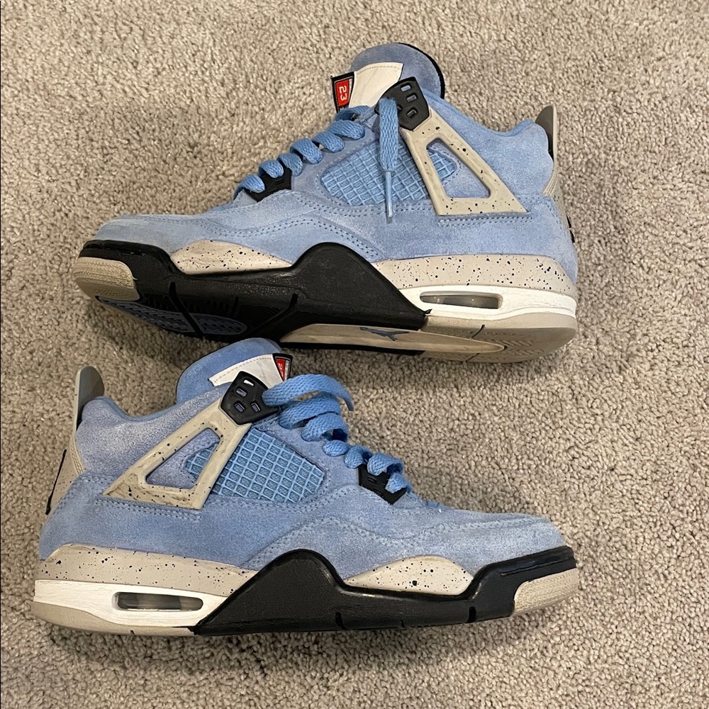 Jordan 4’s university blue. Size 5.5